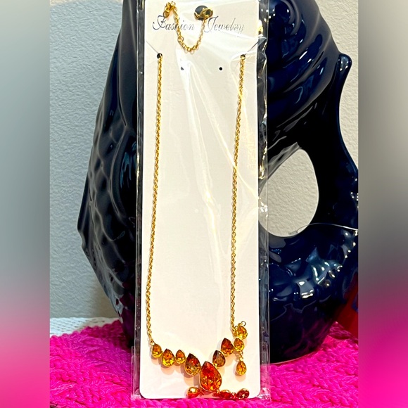 NWOT gold tone necklace with Swarovski elements - Picture 11 of 11